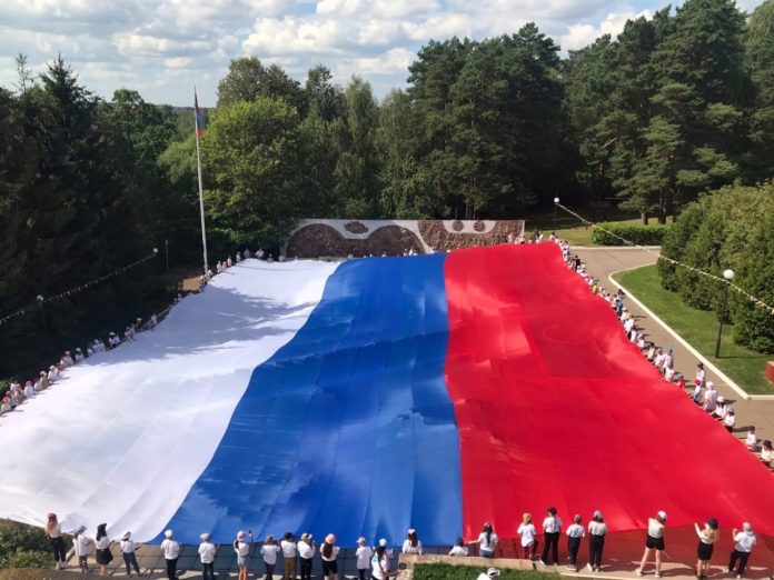 Молодёжная акция «Российский триколор» состоялась в Большом Подольске