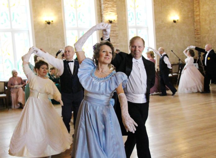 «Гоголевский бал» прошел в органном зале КПЦ «Дубровицы»