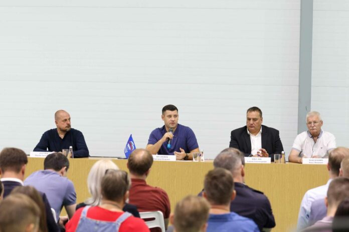 Секретарь подольского отделения партии «Единая Россия» Григорий Артамонов провел выездную администрацию на предприятии Подольска