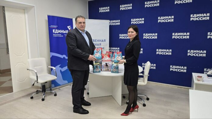 Председатель Совета горокруга Подольск передал более 10 кг сухих кормов бездомным животным