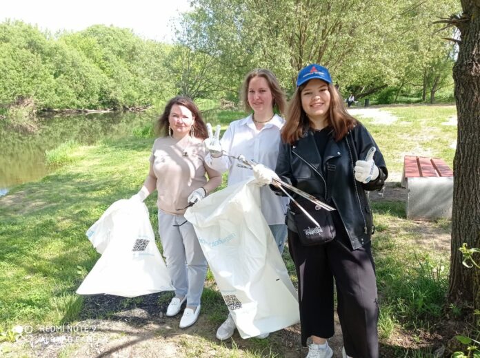 Студенты колледжа «Знание» и депутат фракции ВПП «Единая Россия» Михаил Жученко приняли участие во...