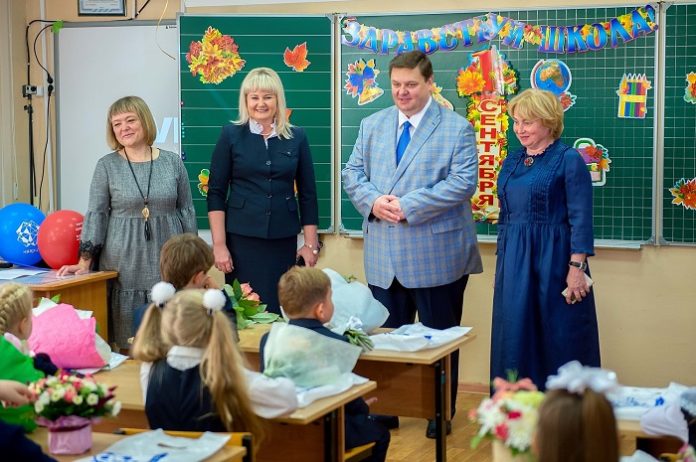 Николай Пестов принял участие в торжественной линейке в гимназии имени Подольских курсантов