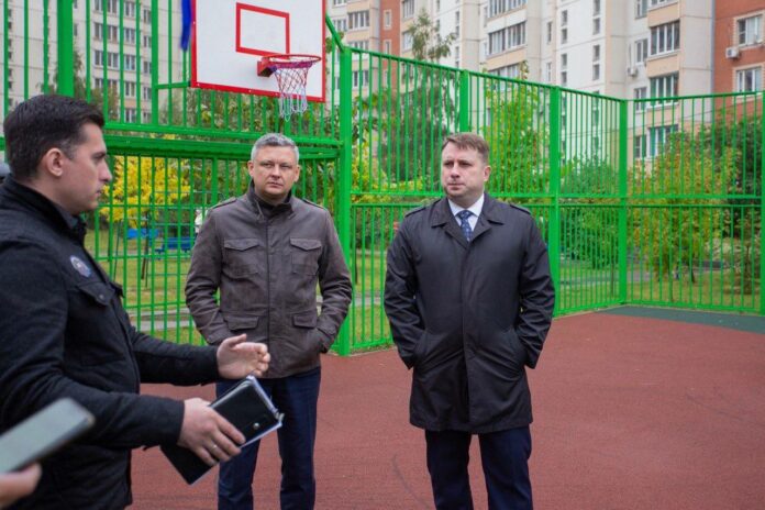 Глава Подольска встретился с жителями дома в микрорайоне Силикатная-2