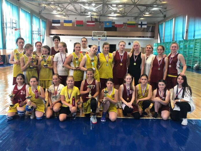 Соревнования по стритболу прошли спортивном заде ДК «Октябрь»