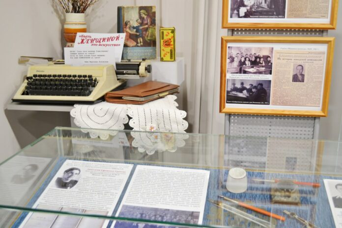 Выставка «Быть женщиной – это искусство» открылась в Климовске