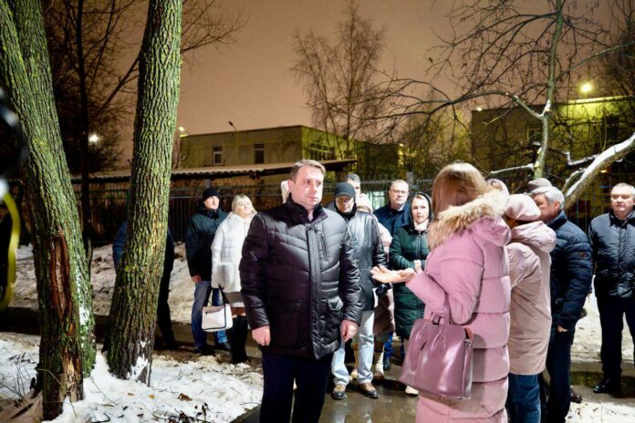 Глава г. о. Подольск приехал к жителям дома на улице Серпуховской