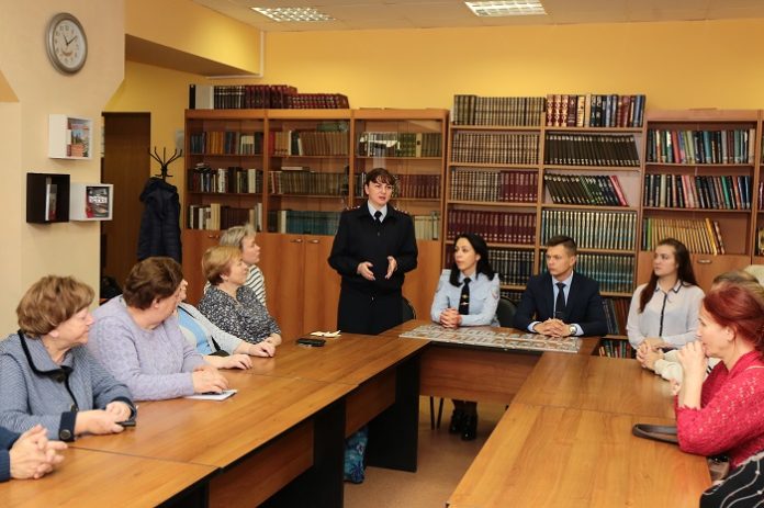 Сотрудники Госавтоинспекции призывают проявлять уважение к пешеходам с нарушением зрения