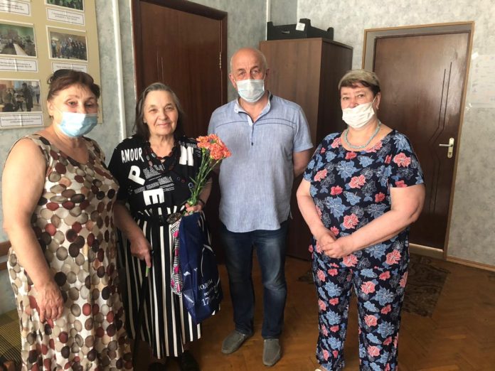 Жительница поселка Дубровицы Раиса Ивановна Мильчевская 10 июня принимала поздравления