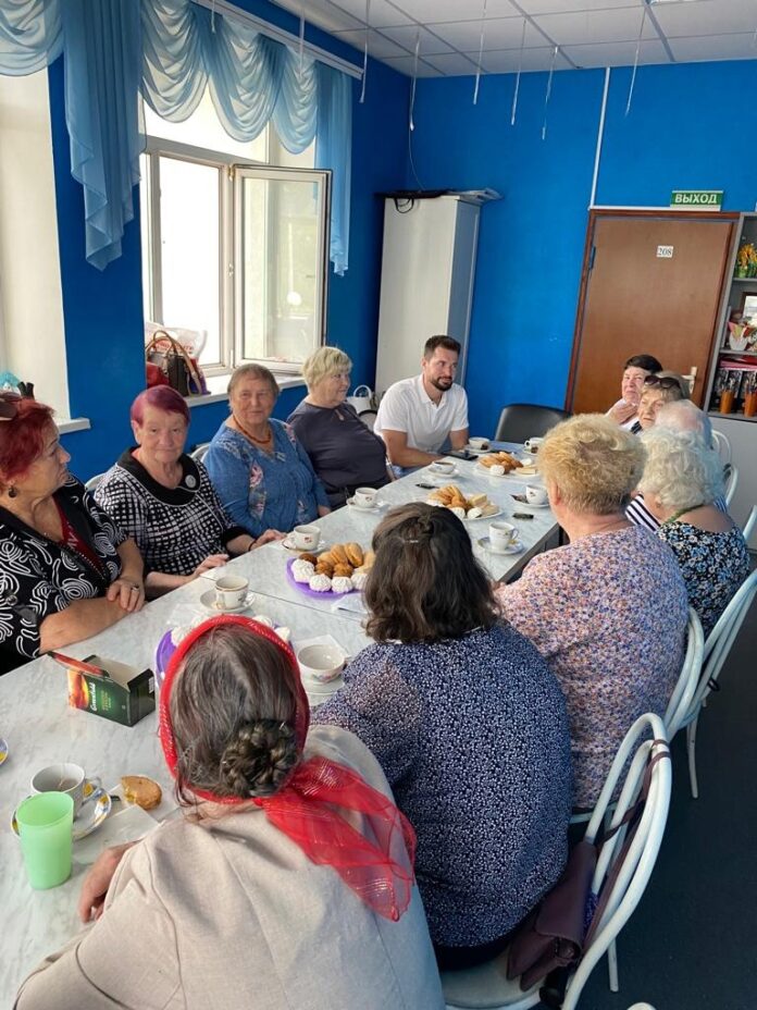 Депутат Горсовета провел встречу в ДК «Надежда» в пос. МИС с представителями Совета ветеранов