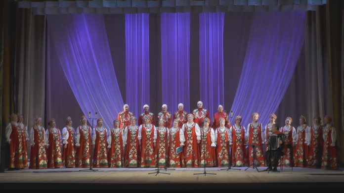 Во Дворце культуры «Октябрь» прошла творческая встреча с хором «Русская песня»