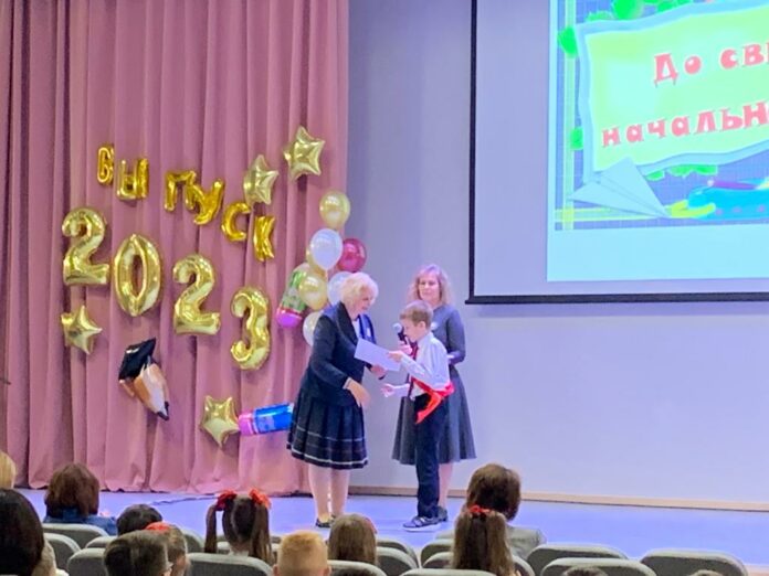 Инна Горкавая провела праздник последнего звонка для четвёртых классов