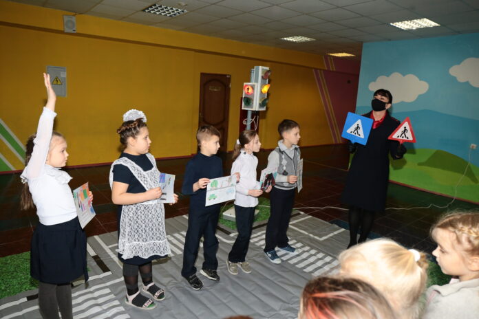 Акцию «Я — пешеход» в Толбинской школе провели сотрудники Госавтоинспекции г.о. Подольск