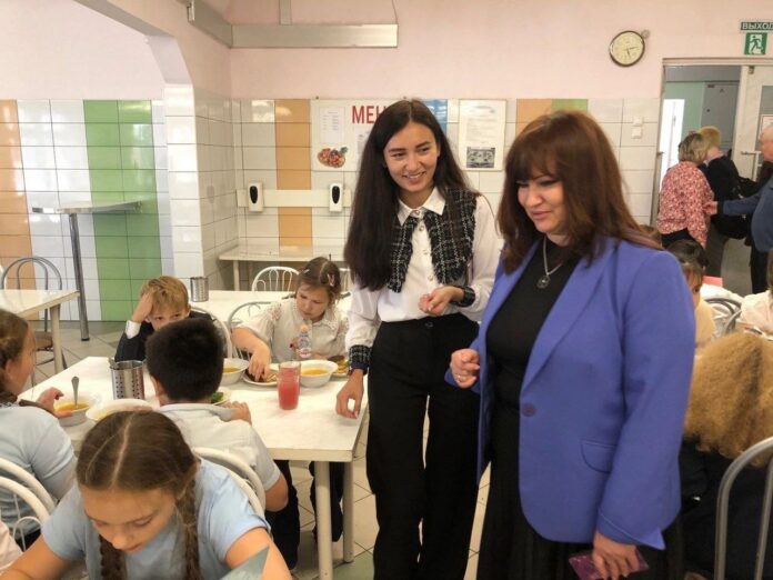 Татьяна Ропот проверила качество приготовления обедов в школах №30, №31 и гимназии №7