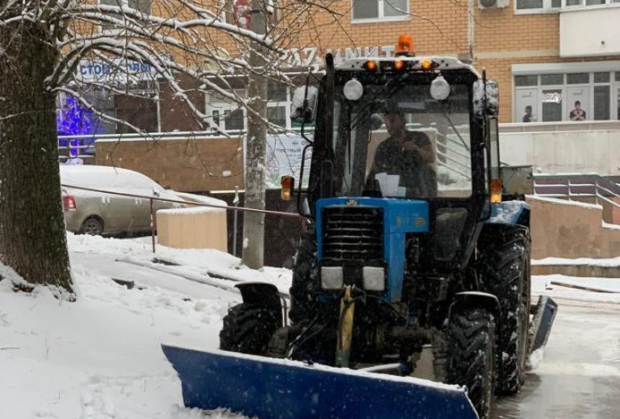 В городском округе Подольск устраняют последствия снегопада