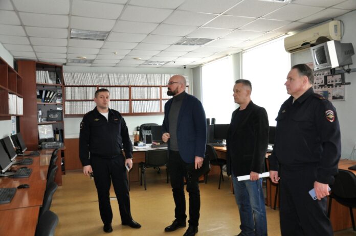 Заместитель председателя Общественного совета подмосковного Главка МВД России Сергей Леонов посетил Госавтоинспекцию в Подольске