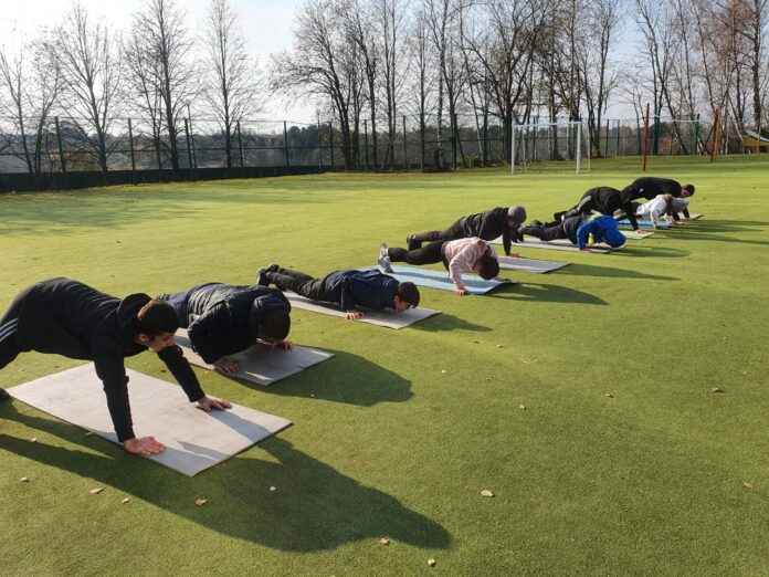 Военно-спортивные сборы подольских юнармейцев прошли в лагере «Мечта»