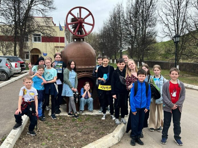 Член фракции «Единая Россия» совместно с учащимися 5 класса МОУ Лицей №5 посетил городские...