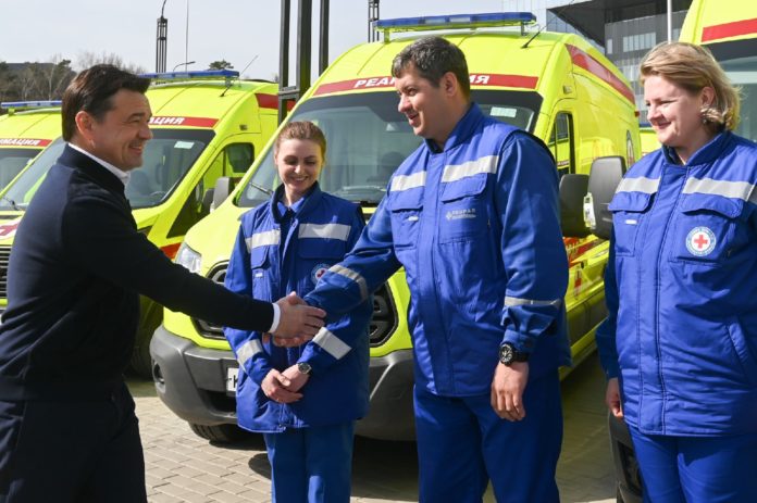 Новые автомобили поступят на станции скорой помощи 11 округов Московской области, в том числе...
