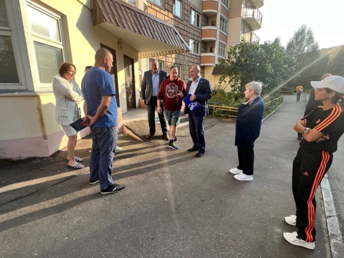 Депутат Горсовета провел встречу со старшими по домам ул. 65 лет Победы