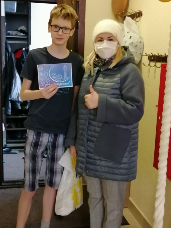 Детей из многодетных семей Большого Подольска поздравляют с Днем рождения в мкр. Кузнечики