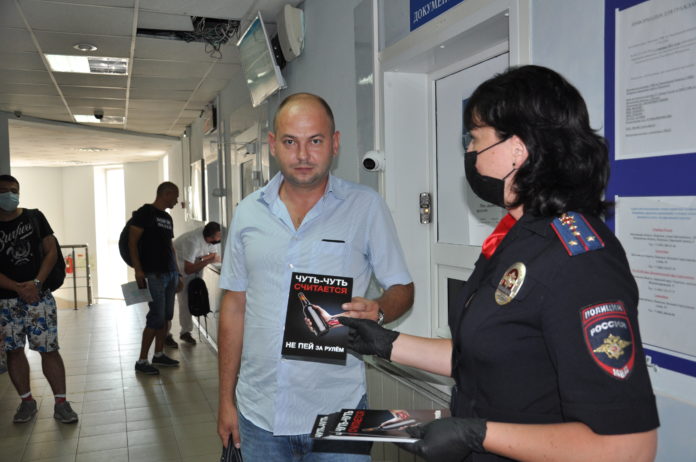 Подольские автоинспекторы призывают водителей быть трезвыми за рулем