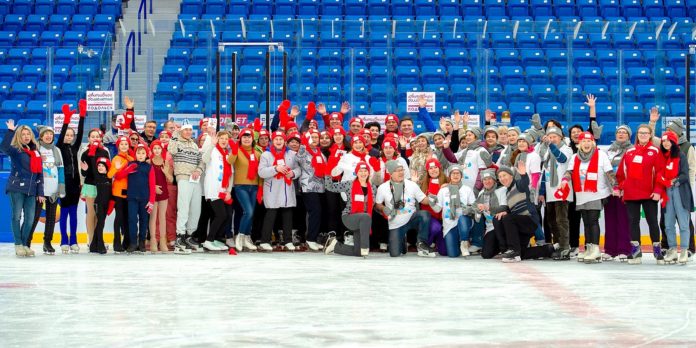 В массовом катании на коньках приняли участие около 120 подольчан старшего возраста