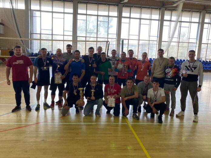 Финальные игры по волейболу среди мужских команд прошли в Большом Подольске