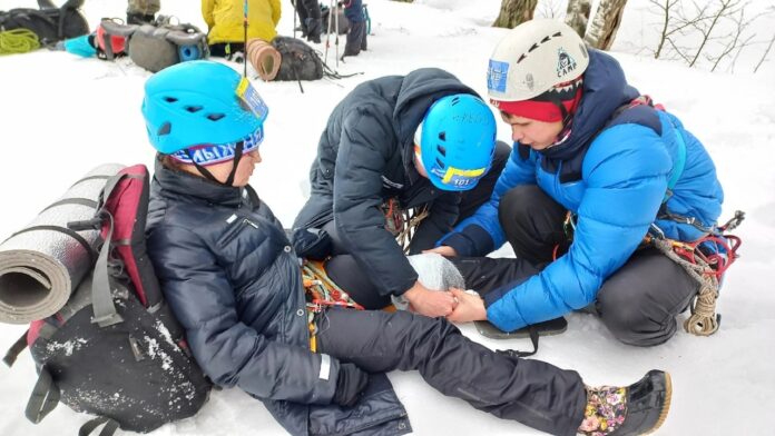 Юные спасатели приняли участие в соревнованиях по поисково-спасательным работам