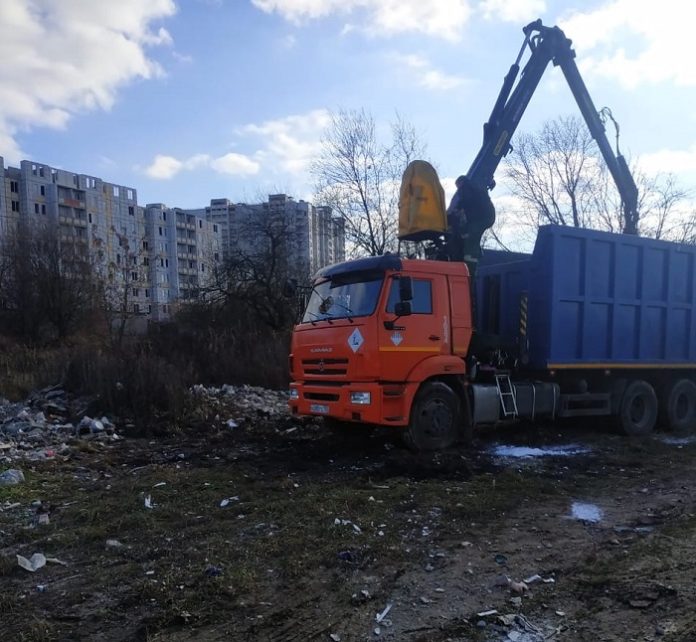 Около 60 кубометров мусора вывезли с территорий Большого Подольска