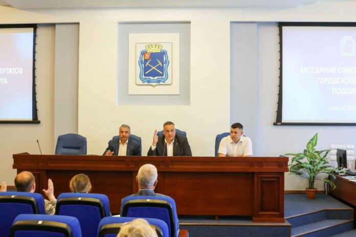 Глава горокруга Подольск принял участие во внеочередном, 62-м заседании Совета депутатов