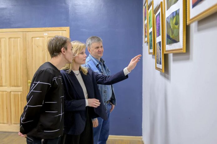 В ДК ЗиО открылась фотовыставка