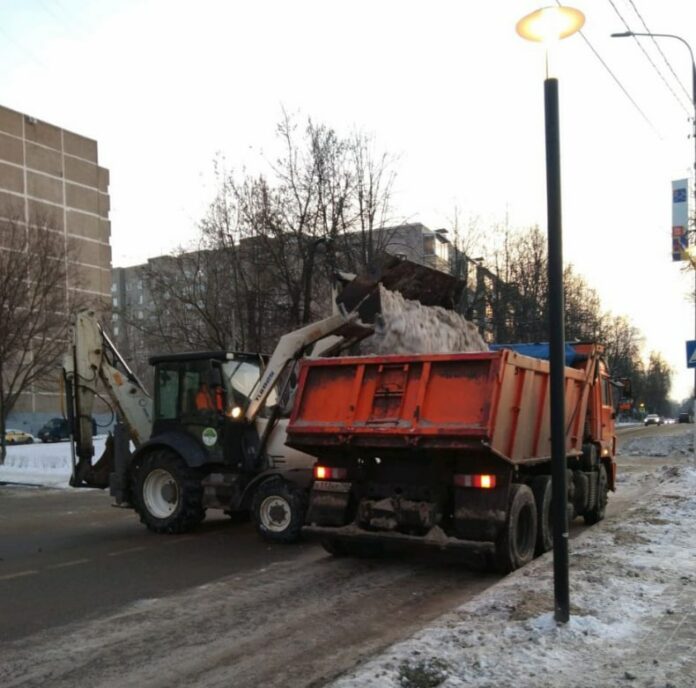 Наладить вывоз снега в Подольске призвали в ГУСТ МО