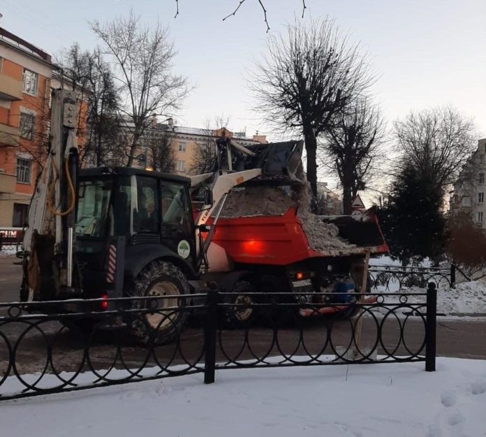 Продолжаются работы по уборке снега на улично-дорожной сети