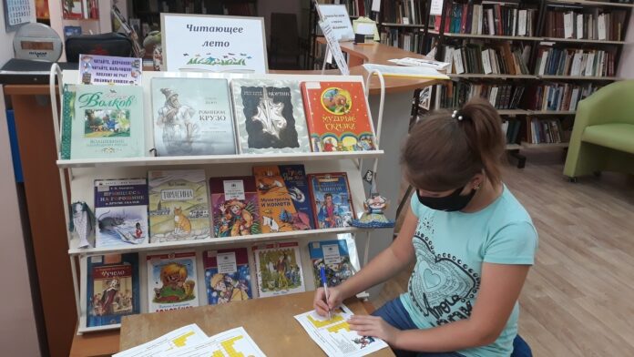 Выставка «Читающее лето» открыли в подольской библиотеке № 13