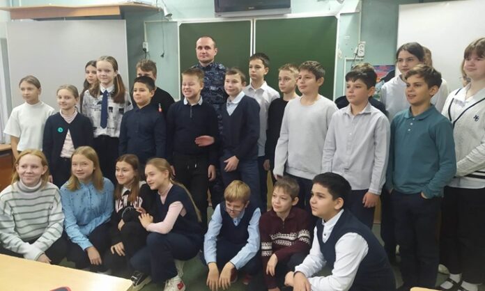 Урок на тему «Терроризм – общая угроза безопасности XXI века» провели росгвардейцы