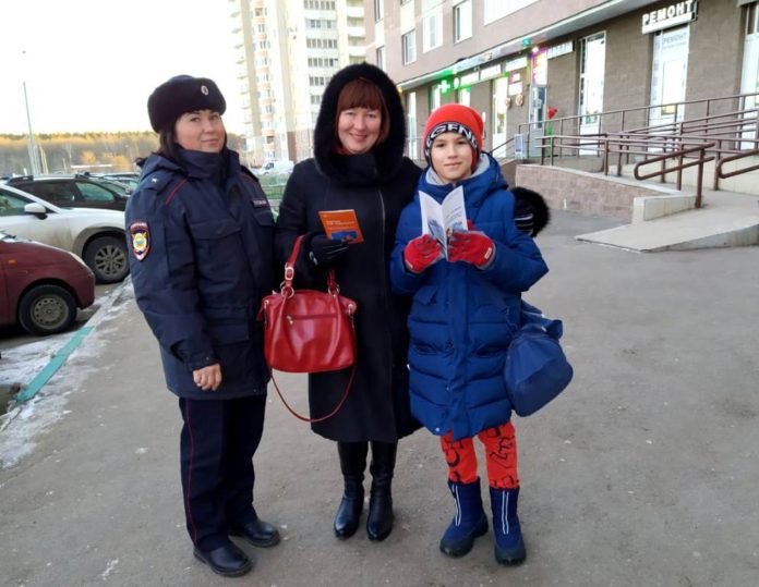 Сотрудники полиции рассказали о правах и обязанностях несовершеннолетним жителям