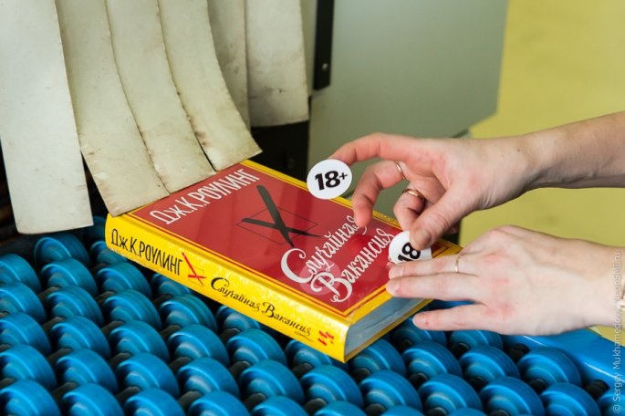 Кассиров кинотеатров и библиотекарей обязали требовать паспорт у посетителей