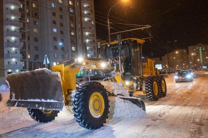 В Большом Подольске устраняются последствия аномального снегопада