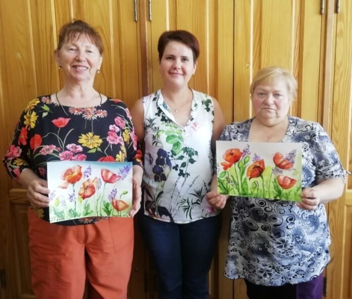 Мастер-класс по живописи в рамках губернаторской программы «Активное долголетие» прошел в Доме культуры «Металлург»