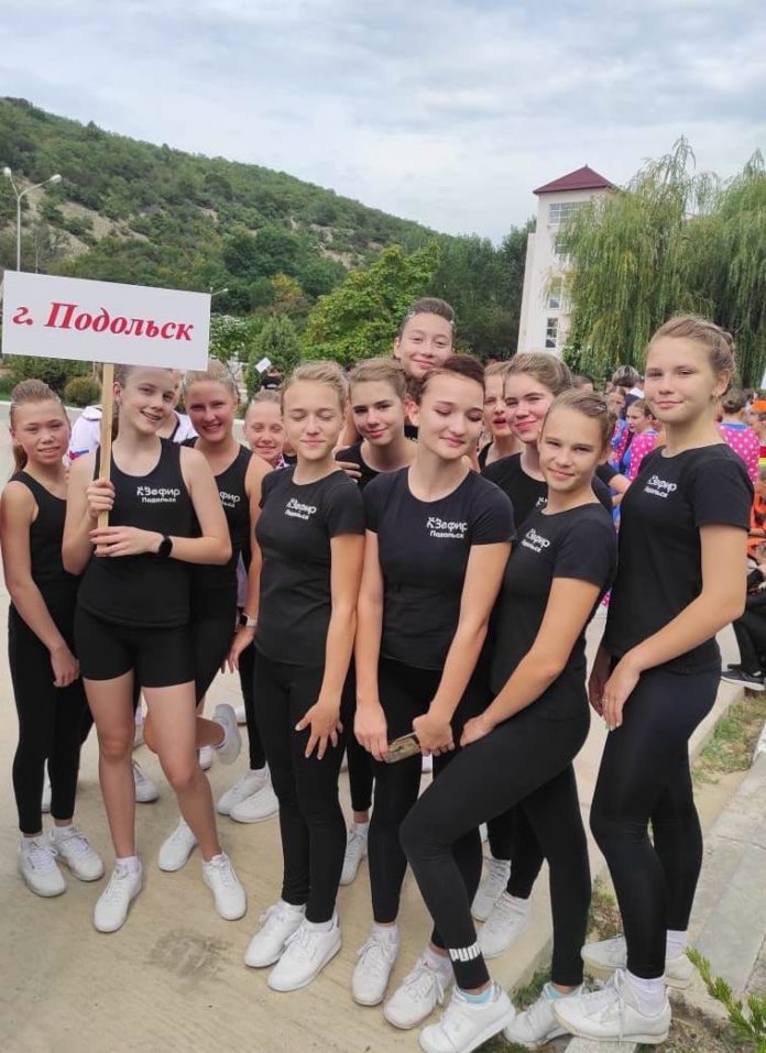 Жители округа приняли участие во Всероссийских соревнованиях по фитнес-аэробике «Море надежд»