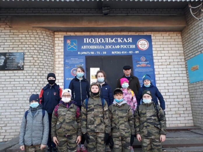 Младшая группа юнармейского отряда СОШ № 11 побывала в Подольской автошколе ДОСААФ