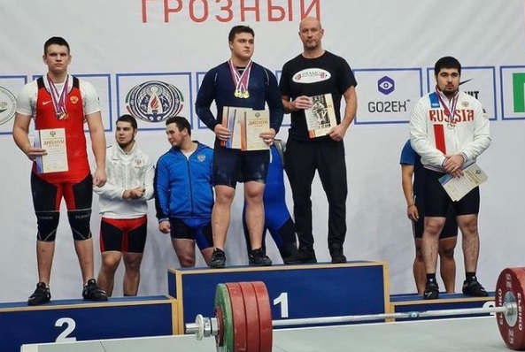 Спортсмен из Подольска завоевал две золотые медали на Первенстве России по тяжелой атлетике