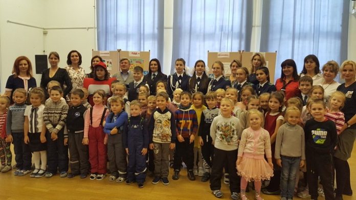 В микрорайоне Кузнечики прошла церемония награждения призеров и победителей конкурса слоганов «Соблюдаем ПДД- «Кузнечики»...