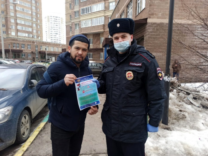 Полицейские совместно с общественником провели профилактическую акцию «Не дай себя обмануть!» в Подольске