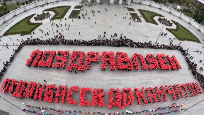 Масштабная поздравительная акция в честь дня рождения Президента прошла на ВДНХ