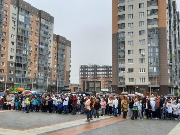 Праздник у новой школы № 36 провел Молодежный центр «Ровесник» Подольска