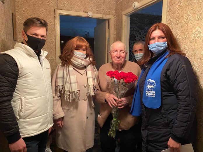 Ветерана Александра Петровича Шитова поздравили с 77-й годовщиной снятия блокады Ленинграда 27 января