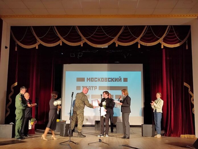 Встреча с артистами Московского тетра поэтов прошла в СДК «Молодёжный»