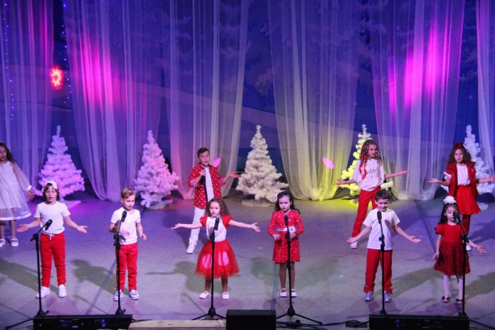 Новогодний концерт «Ах, эта удивительная жизнь!» состоялся в КПЦ «Дубровицы»