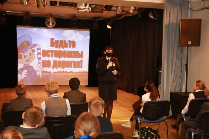 Подольские автоинспекторы напомнили детям о неукоснительном соблюдении ПДД